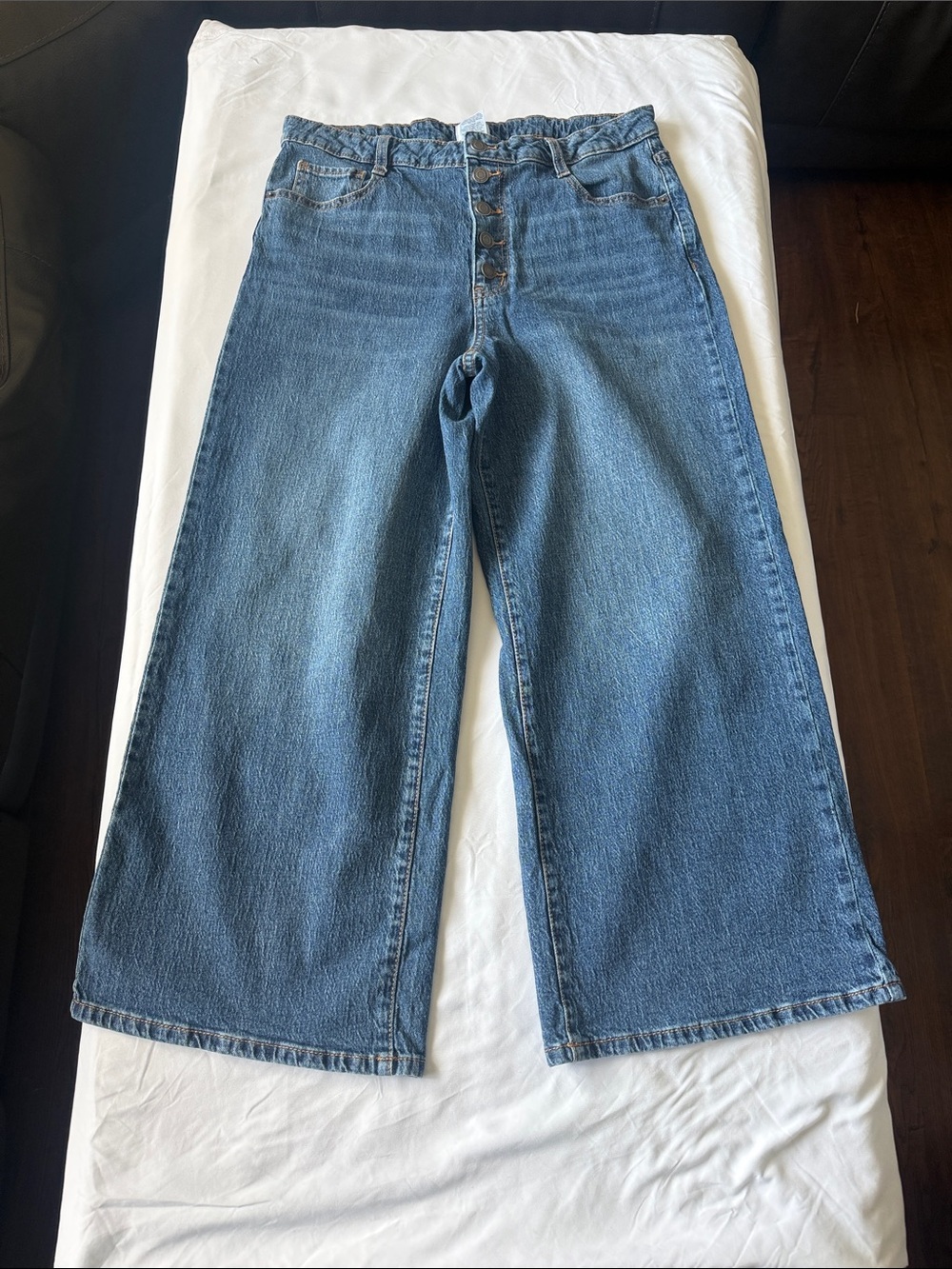 Time and Tru Medium Blue Denim Jeans, Button Fly, Cropped Wide Leg
